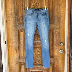 Hollister Low Rise Distressed Super Skinny jeans Size 25 Length 28